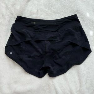 Black Camo Mid-Rise Speed Up Lululemon 4-inch Short Size 8